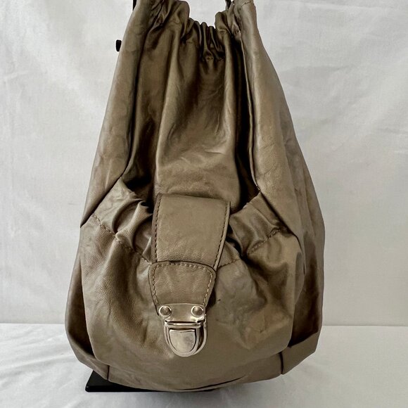 Bueno Gold Matte Metallic Bucket Bag with Scrunch Snap Opening, EC! - Picture 6 of 13